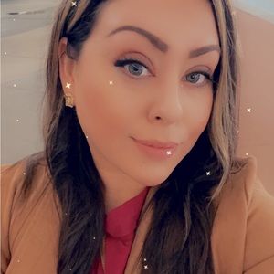 Meet your Posher, Mia